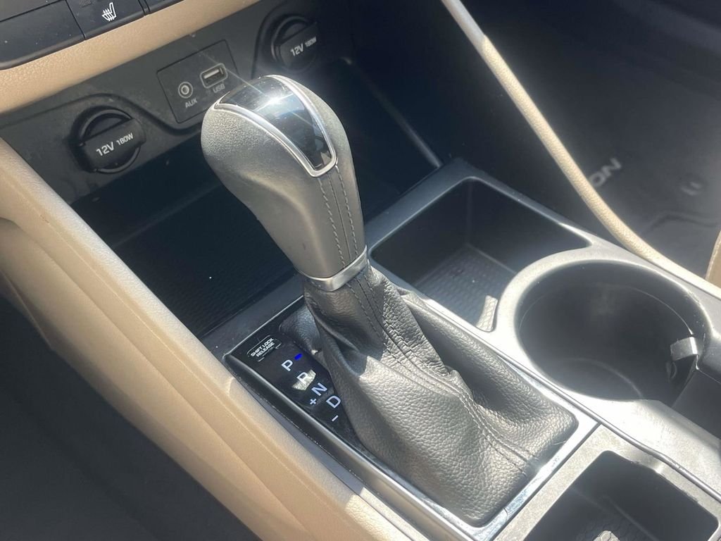 Used 2018 White Hyundai Value image 33