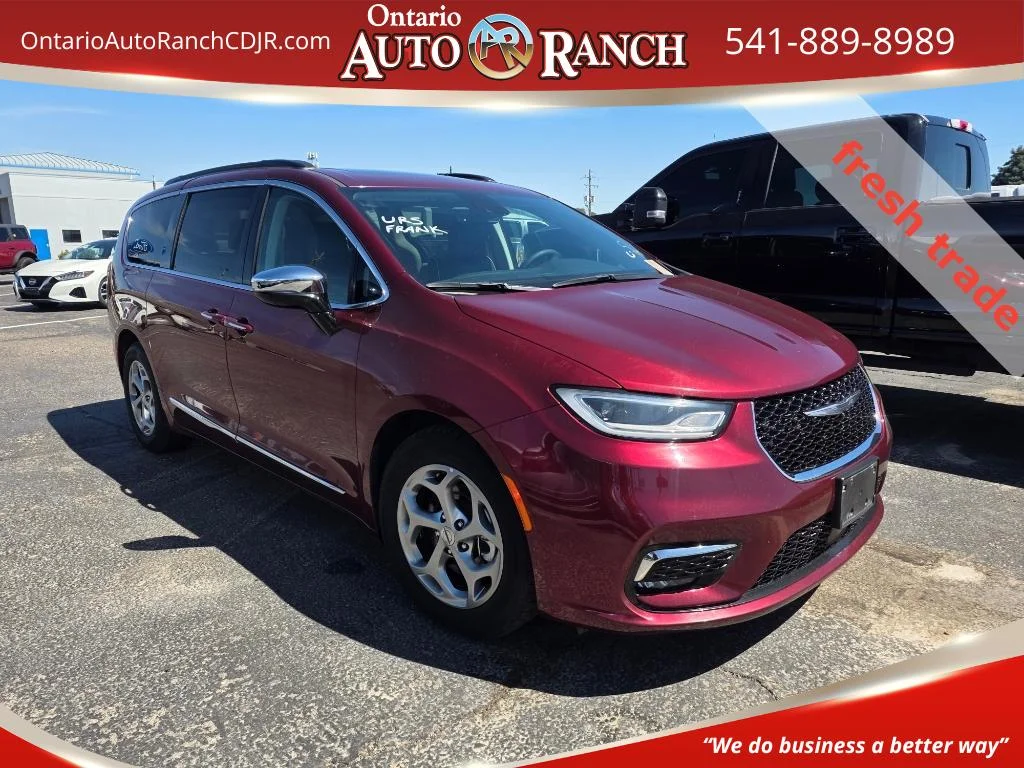 2023 Chrysler Pacifica Limited's photo