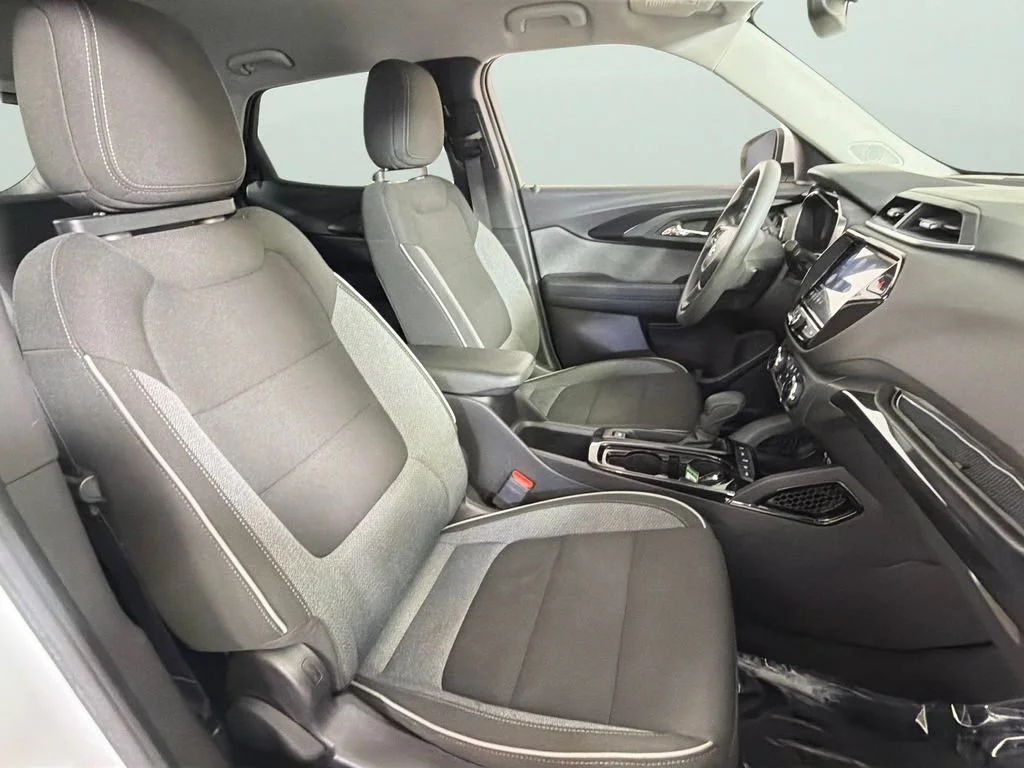 Used 2021 SUMMIT WHITE Chevrolet LT image 32