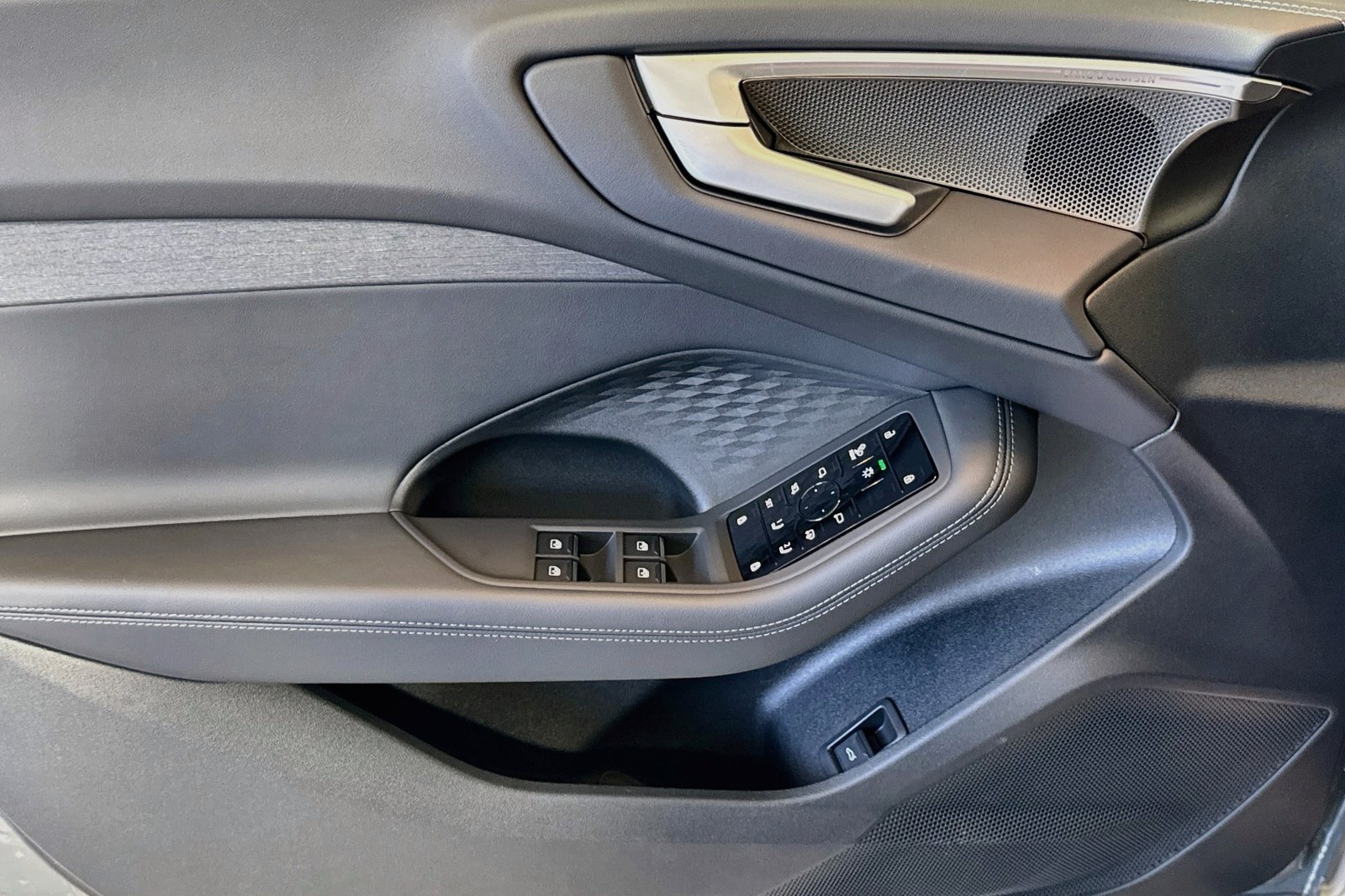 Used 2025 Chronos Grey Audi Premium Plus image 6