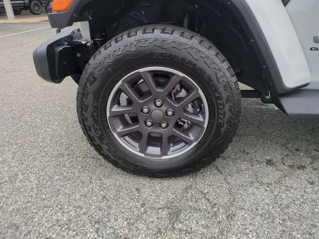 Used 2023 White Jeep Overland image 10