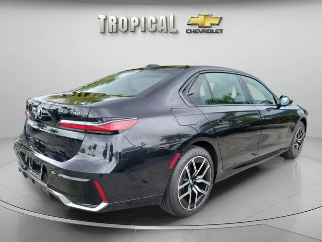 Used 2025 Black BMW 740i image 5