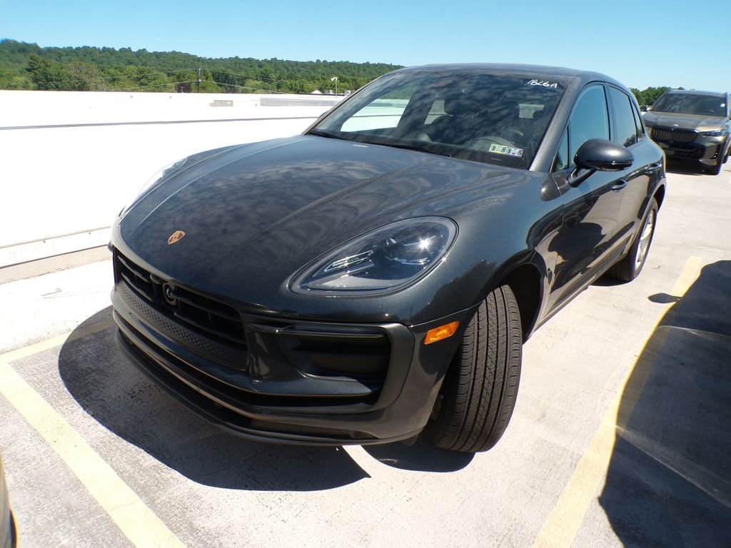 2025 Porsche Macan -'s photo