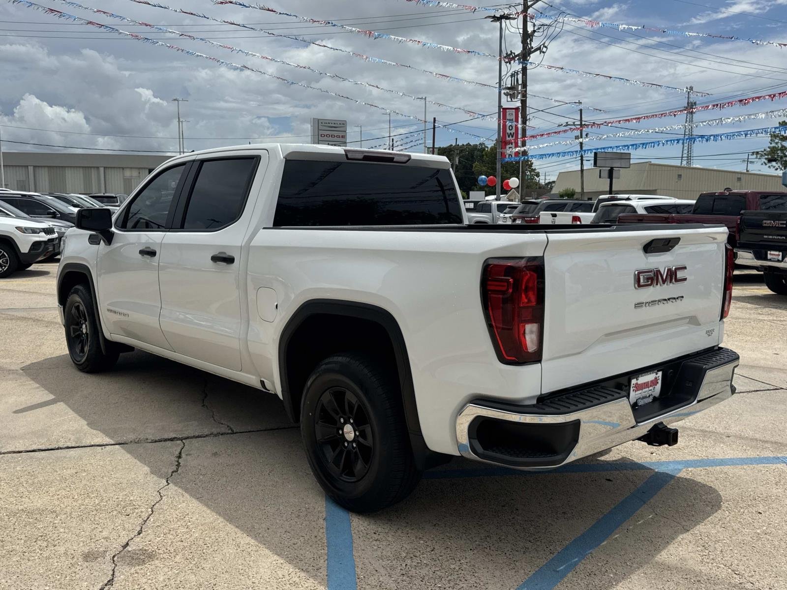 Used 2021 Summit White GMC  image 5