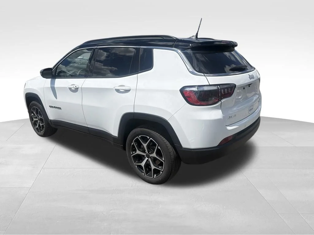 Used 2025 White Jeep Limited image 3