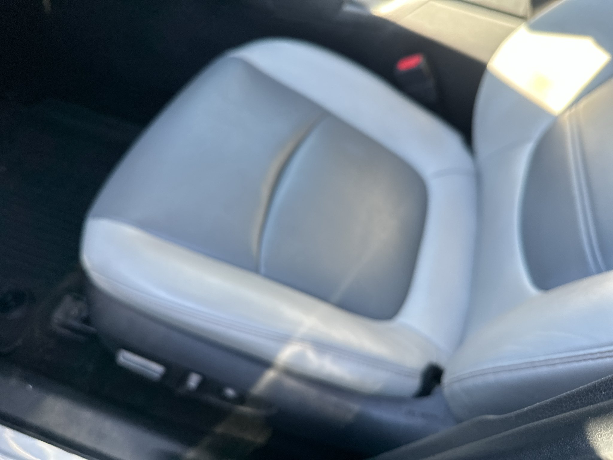 Used 2021 Silver Sky Metallic Toyota XLE Premium image 5