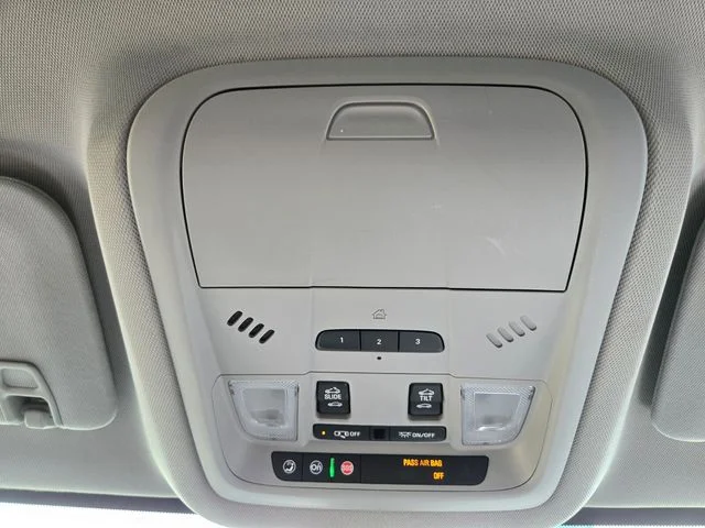 Used 2019 White GMC SLT-2 image 26