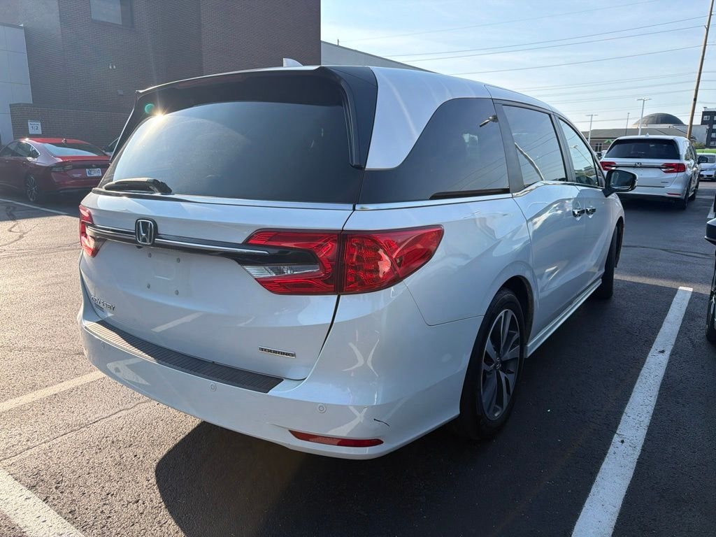 Used 2024 Platinum White Pearl Honda Touring image 3
