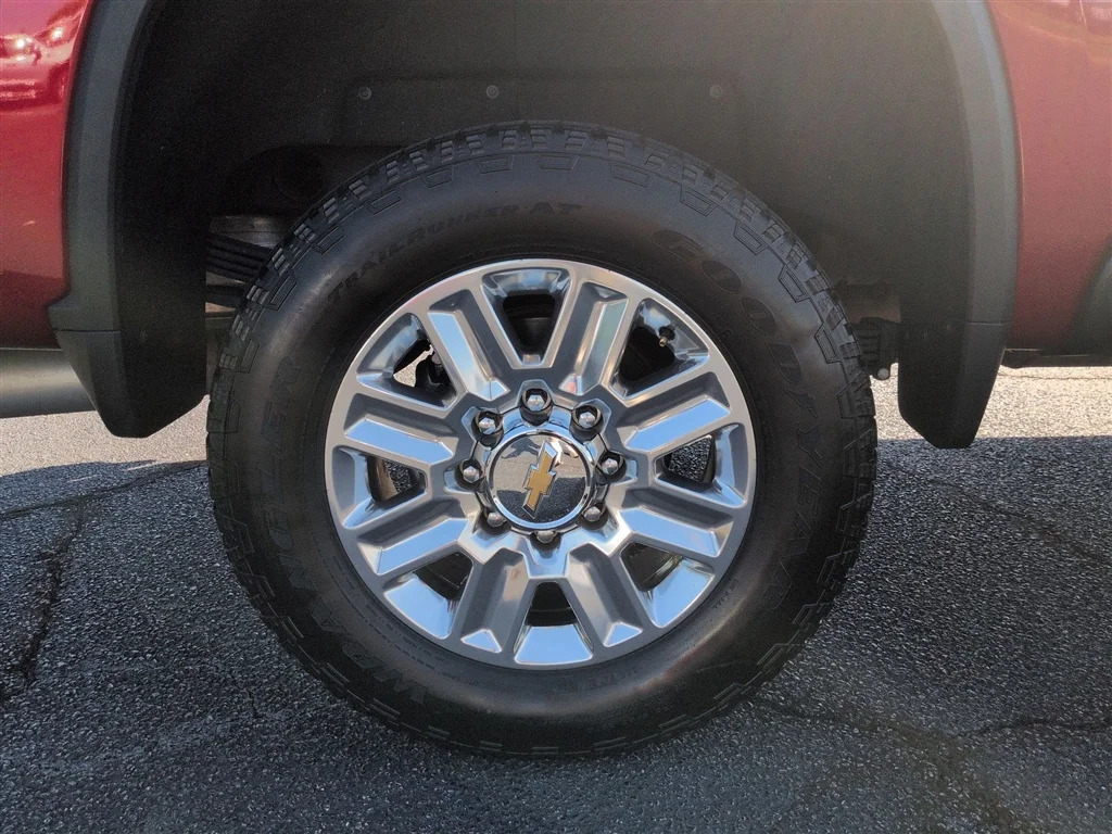 Used 2025 Radiant Red Tintcoat Chevrolet High Country image 34