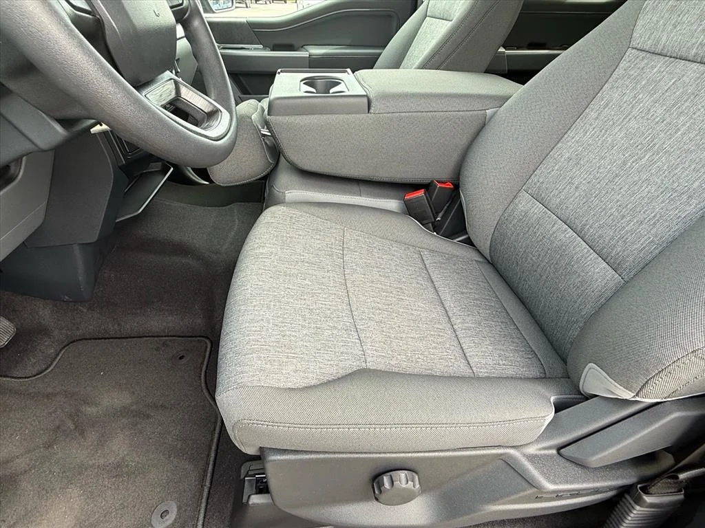New 2026 Carbonized Gray Metallic Ford XLT image 7