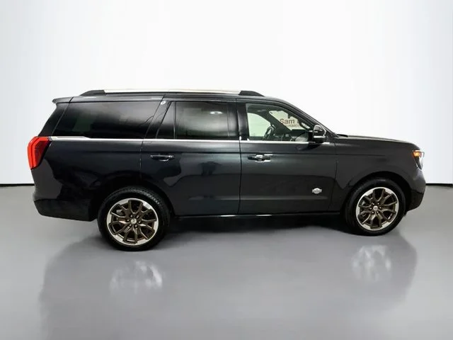 Used 2025 Gray Metallic Ford King Ranch image 8