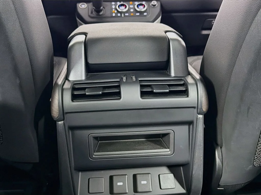 Used 2023 Gray Land Rover SE image 27