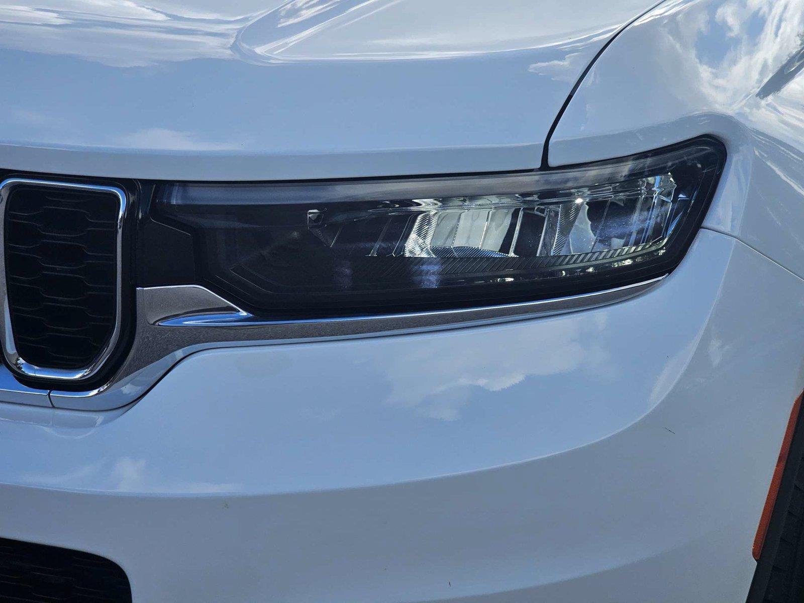 Used 2023 Bright White Clearcoat Jeep Limited image 11