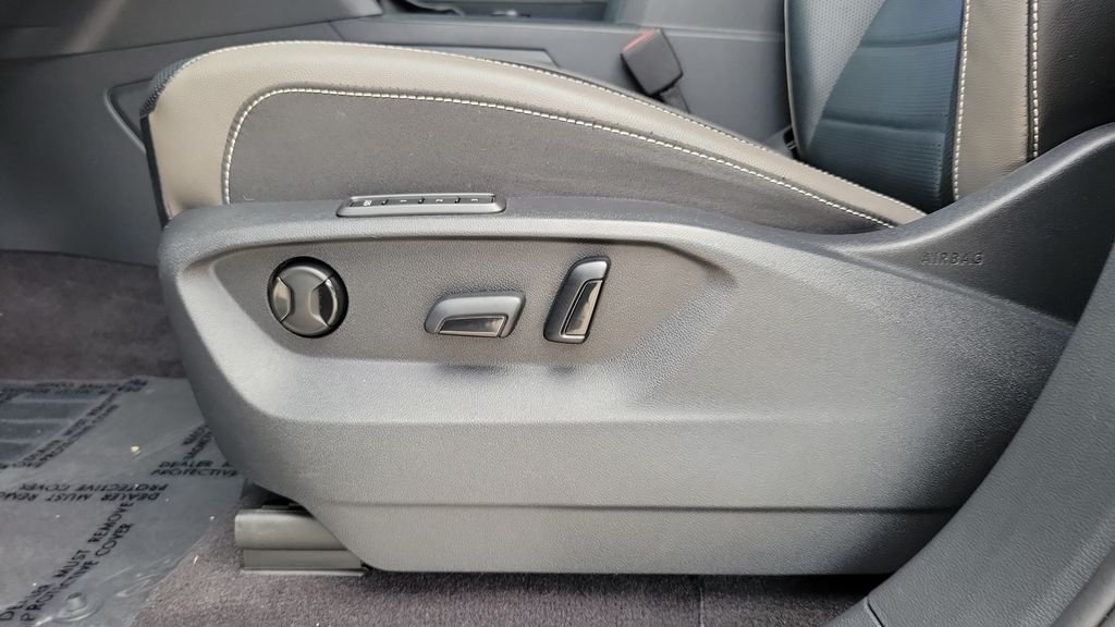 Used 2022 Silver Volkswagen 3.6L V6 SEL Premium R-Line image 19