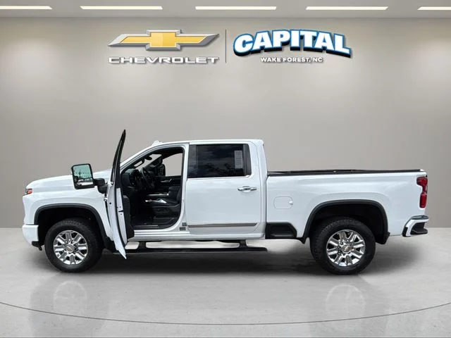Used 2024 White Chevrolet High Country image 9