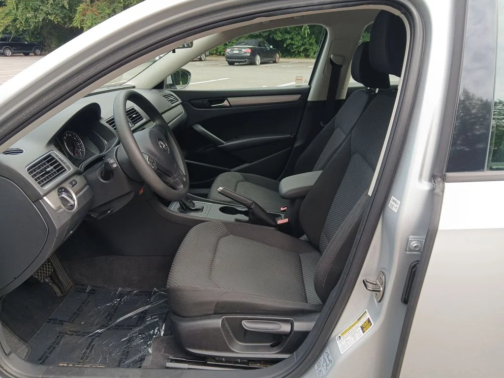 Used 2012 Silver Volkswagen 2.5 S image 9