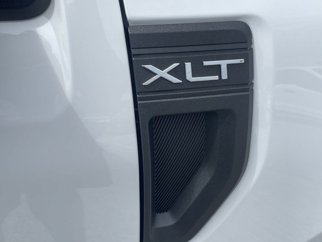 New 2026 Oxford White Ford XLT image 9