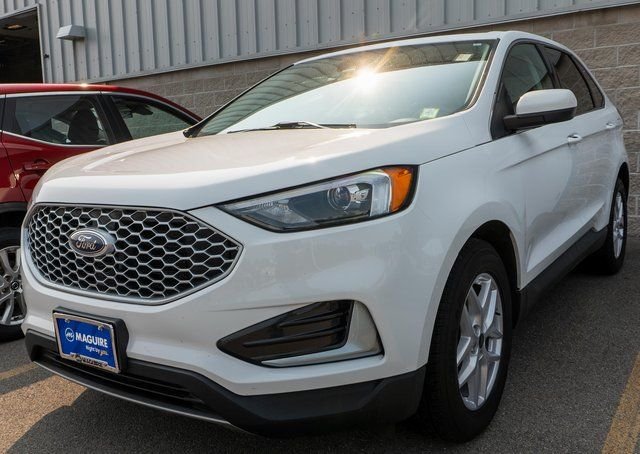 Used 2024 White Ford SEL image 1