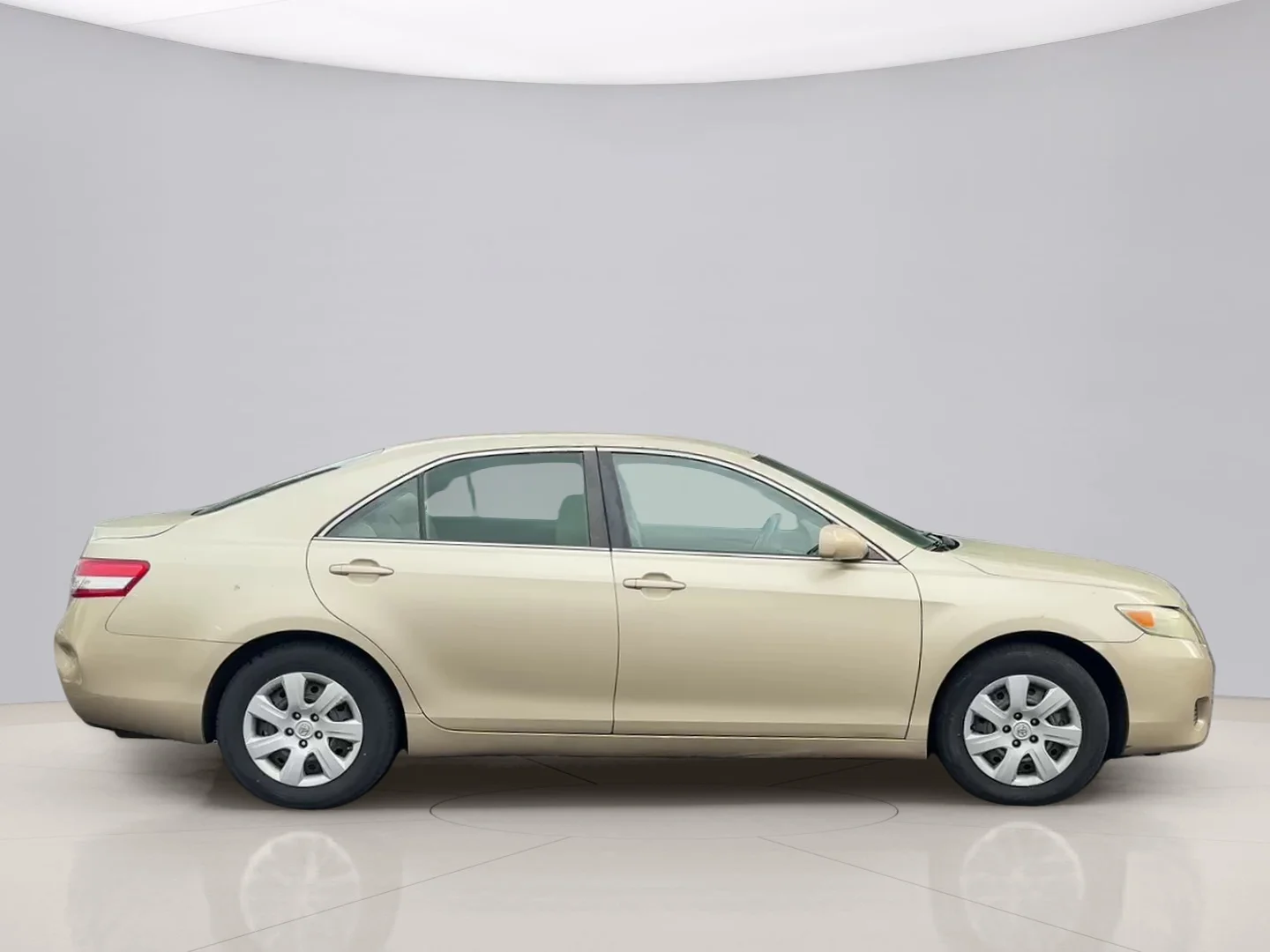 Used 2011 Gold Toyota LE image 4