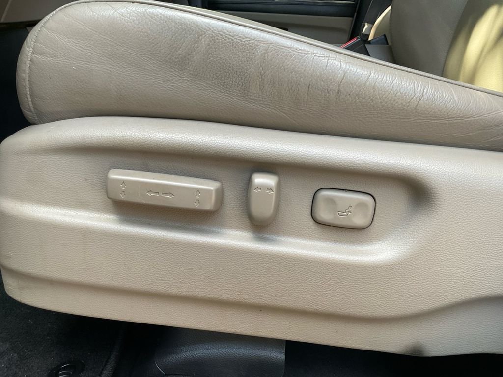 Used 2017 White Honda EX-L image 35