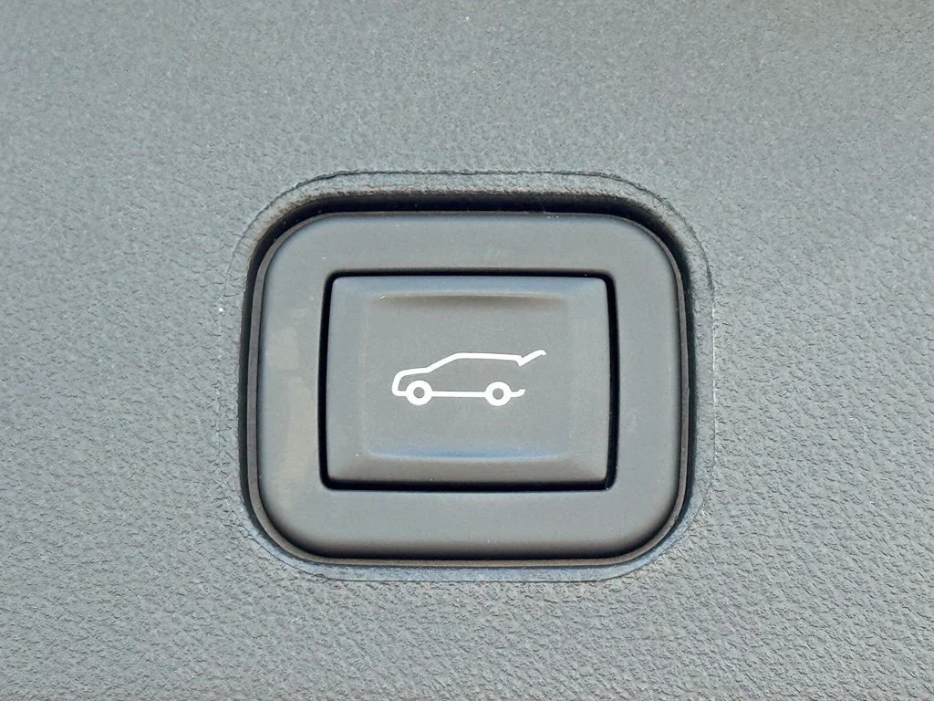 Used 2026  Cadillac Signature Luxury image 36