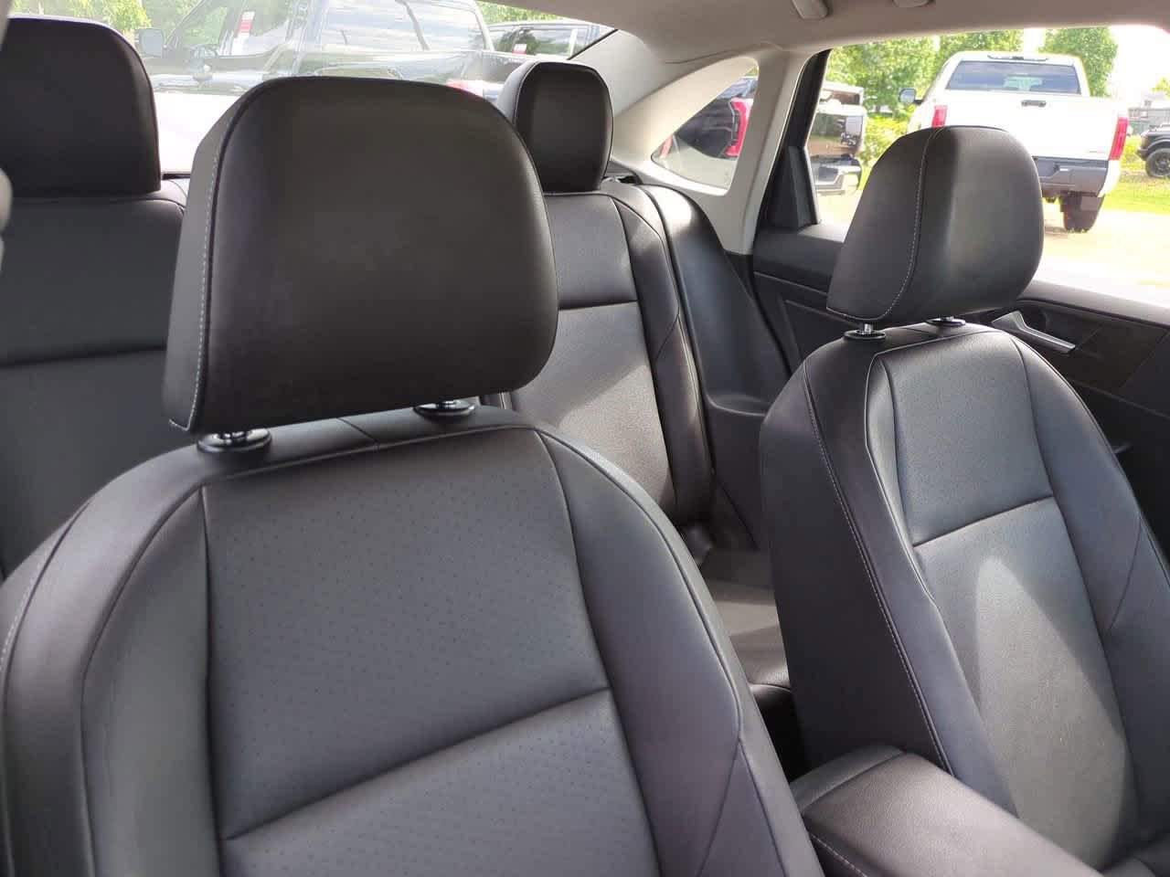 Used 2019 Platinum Gray Metallic Volkswagen SE image 7