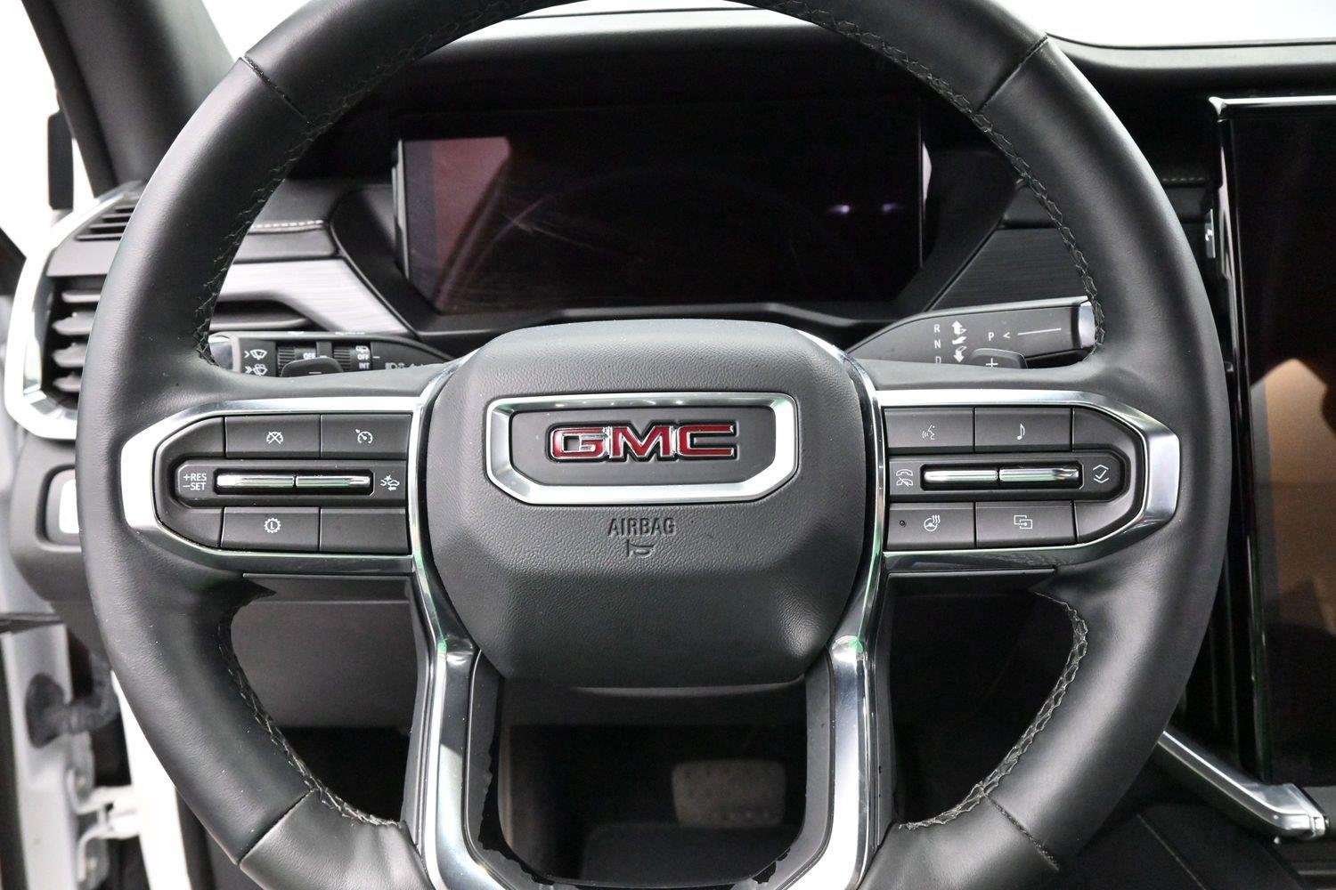 Used 2024 Summit White GMC FWD Elevation image 18