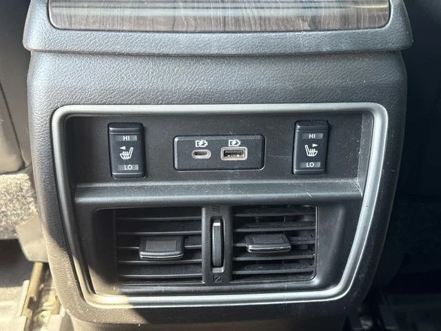 Used 2021 White Nissan Platinum image 12