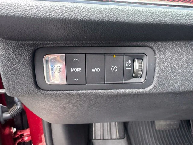 Used 2025 Red Chevrolet Z71 image 23