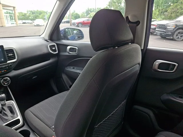Used 2022 Blue Hyundai SE image 16