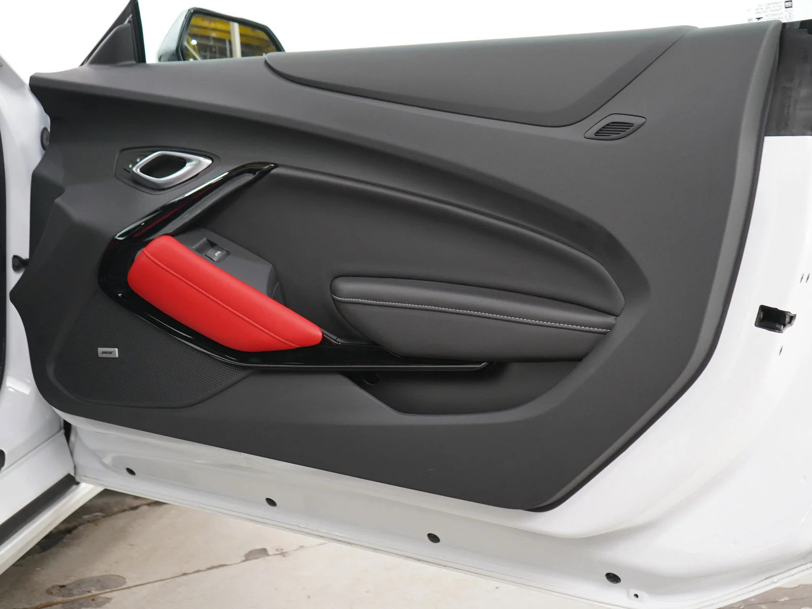 Used 2024 Summit White Chevrolet 2LT image 9