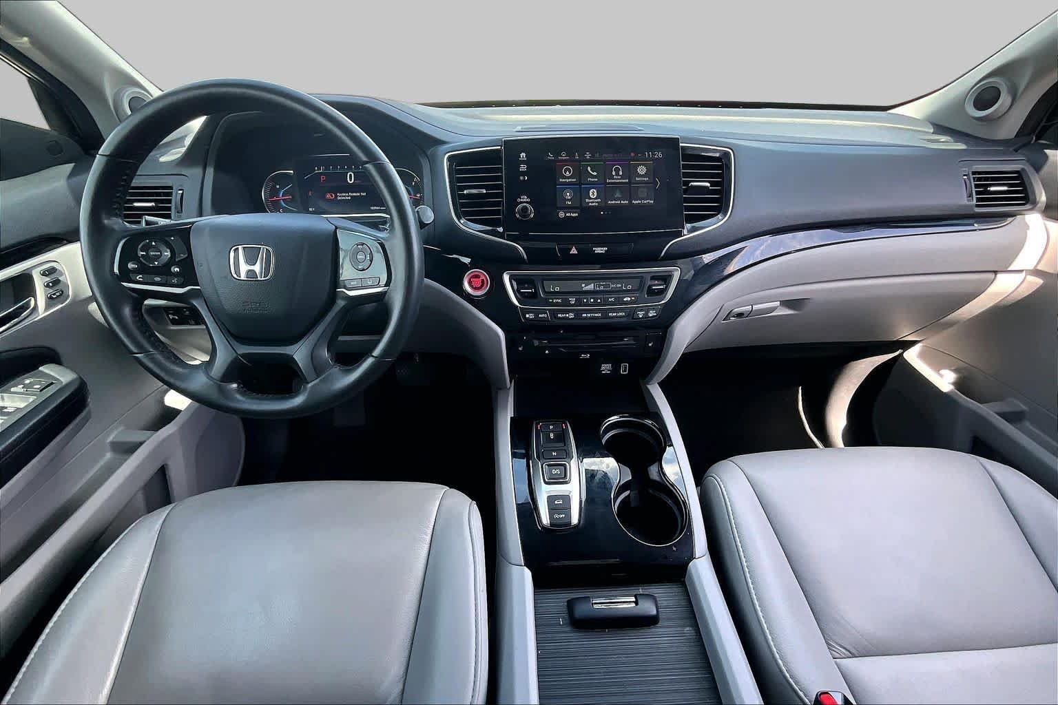 Used 2019 Lunar Silver Metallic Honda Touring 8-Passenger image 14