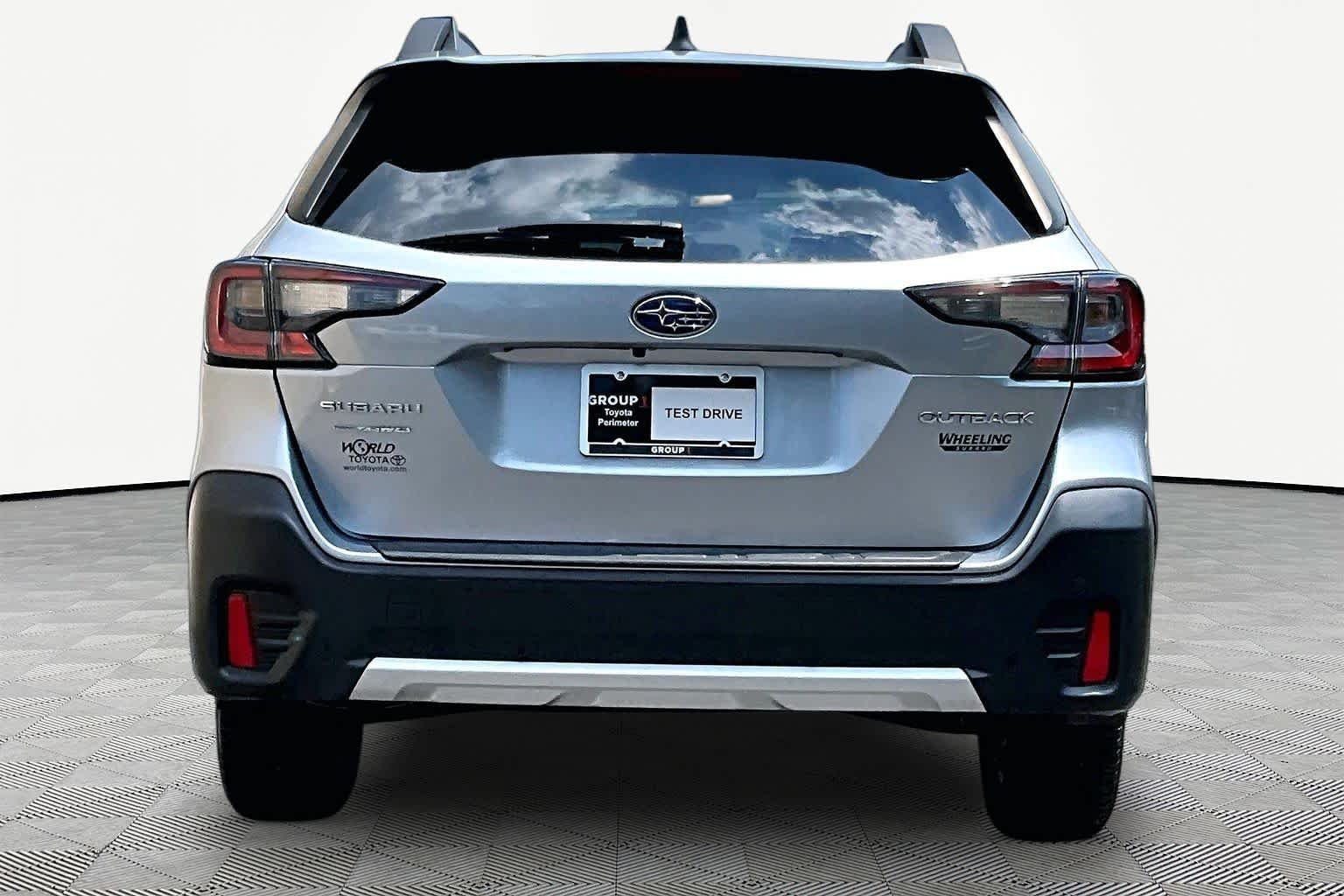 Used 2022 Ice Silver Metallic Subaru Limited image 5