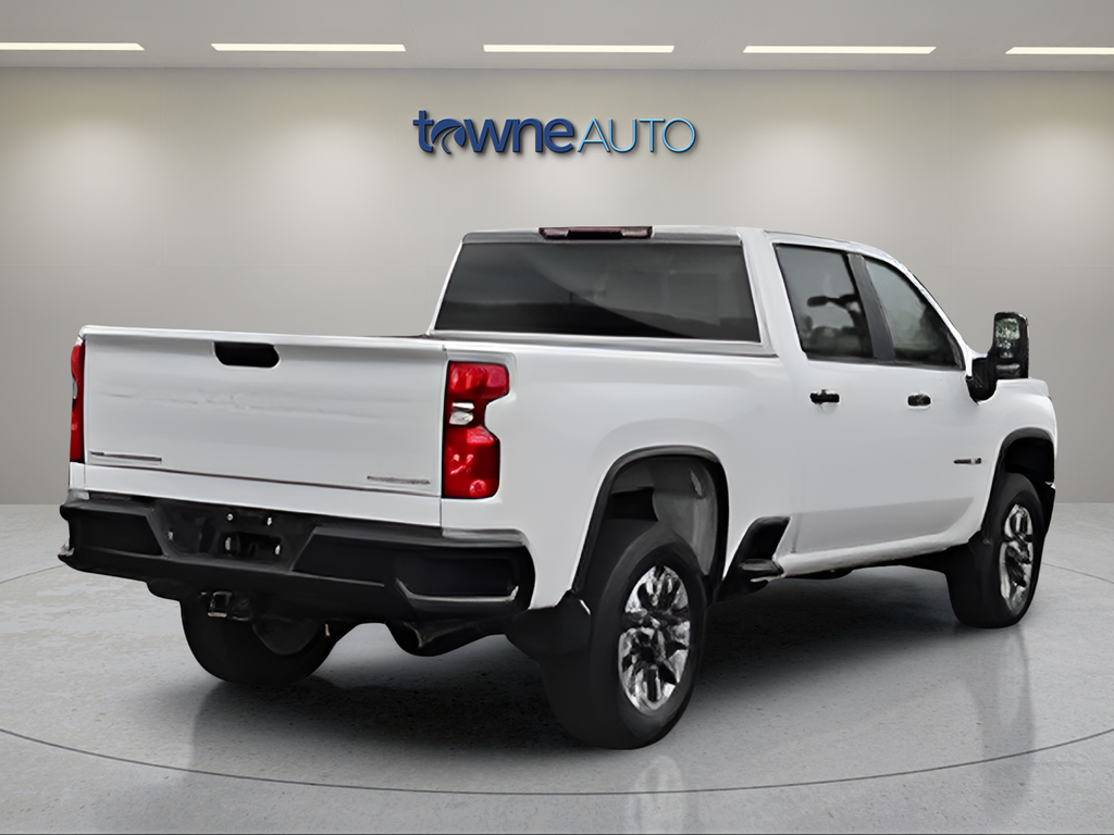 Used 2025 White Chevrolet Custom image 7