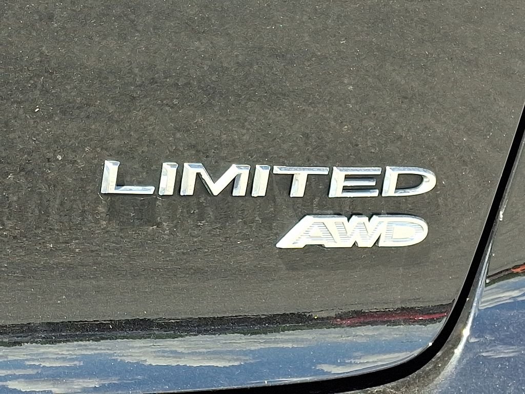 Used 2022 Black Chrysler Limited image 9