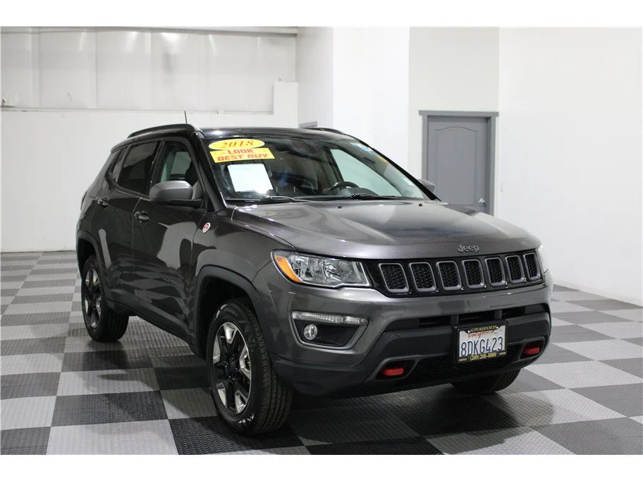 Used 2018 Granite Crystal Metallic Clearcoat Jeep Trailhawk image 3