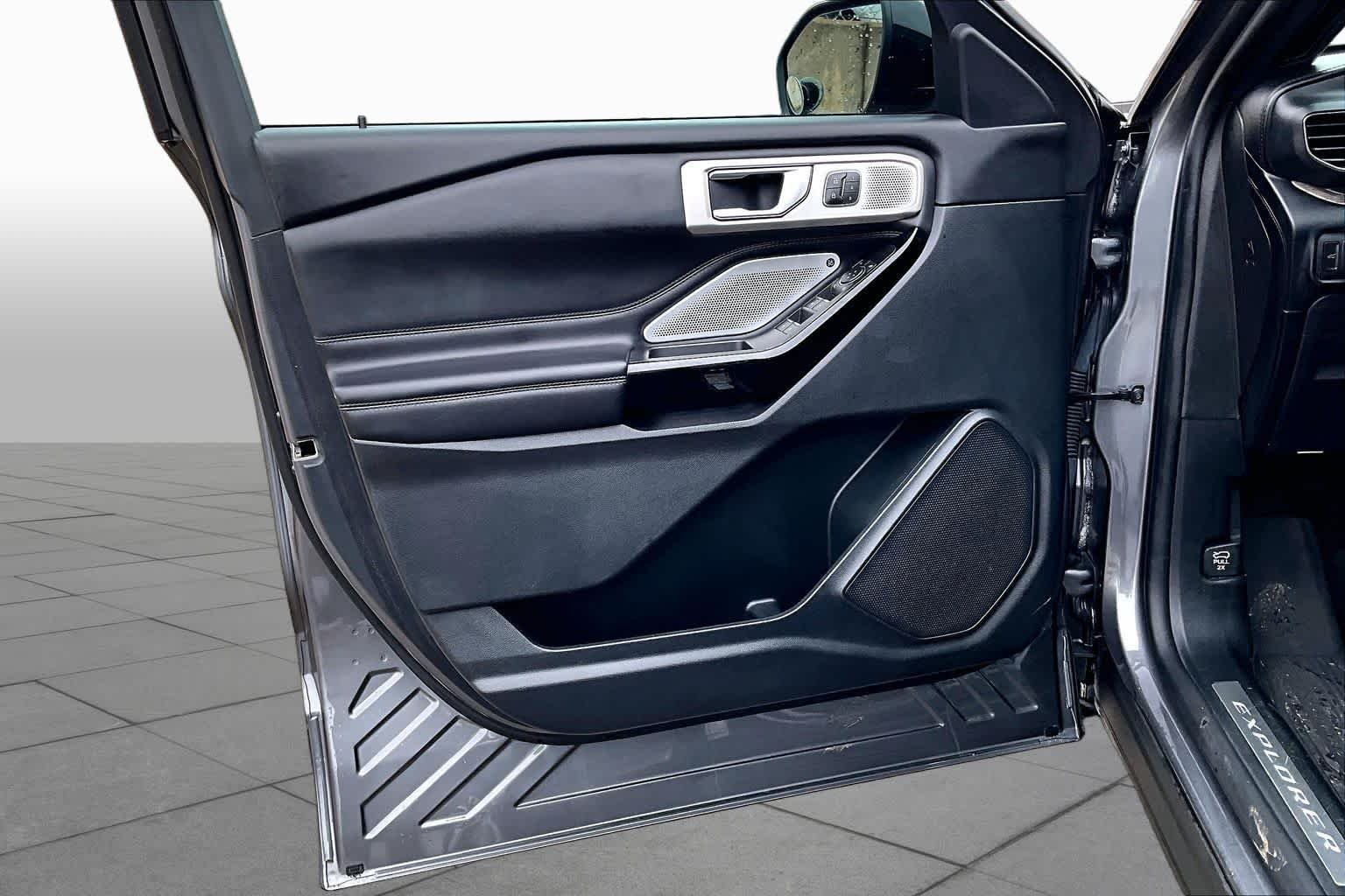 Used 2021 Carbonized Gray Metallic Ford Platinum image 22