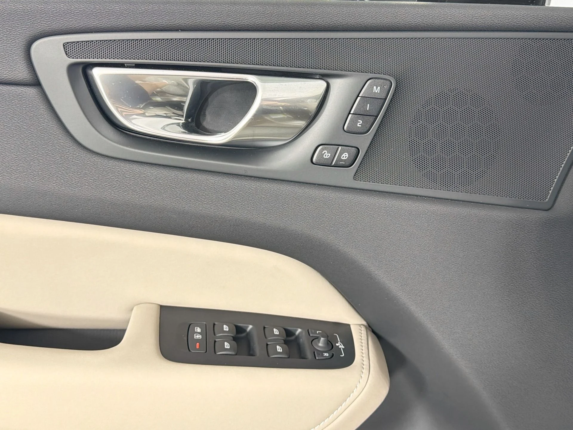 New 2026 Bright Dusk Volvo Plus image 18