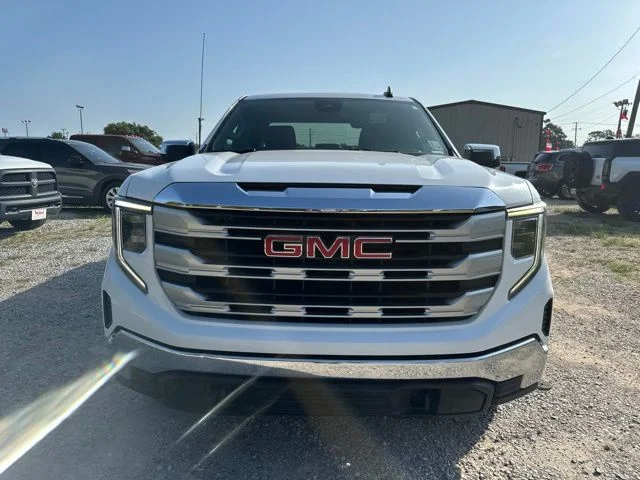 Used 2022 White GMC SLE image 4