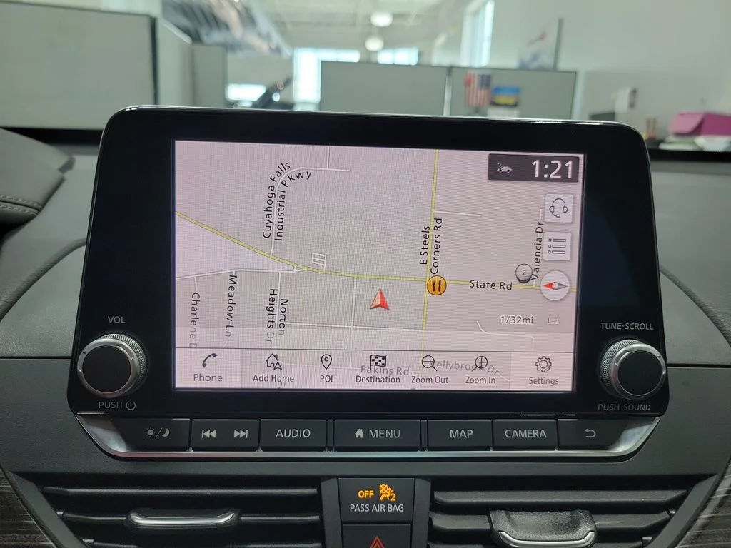 Used 2020 Silver Nissan 2.5 SL image 44