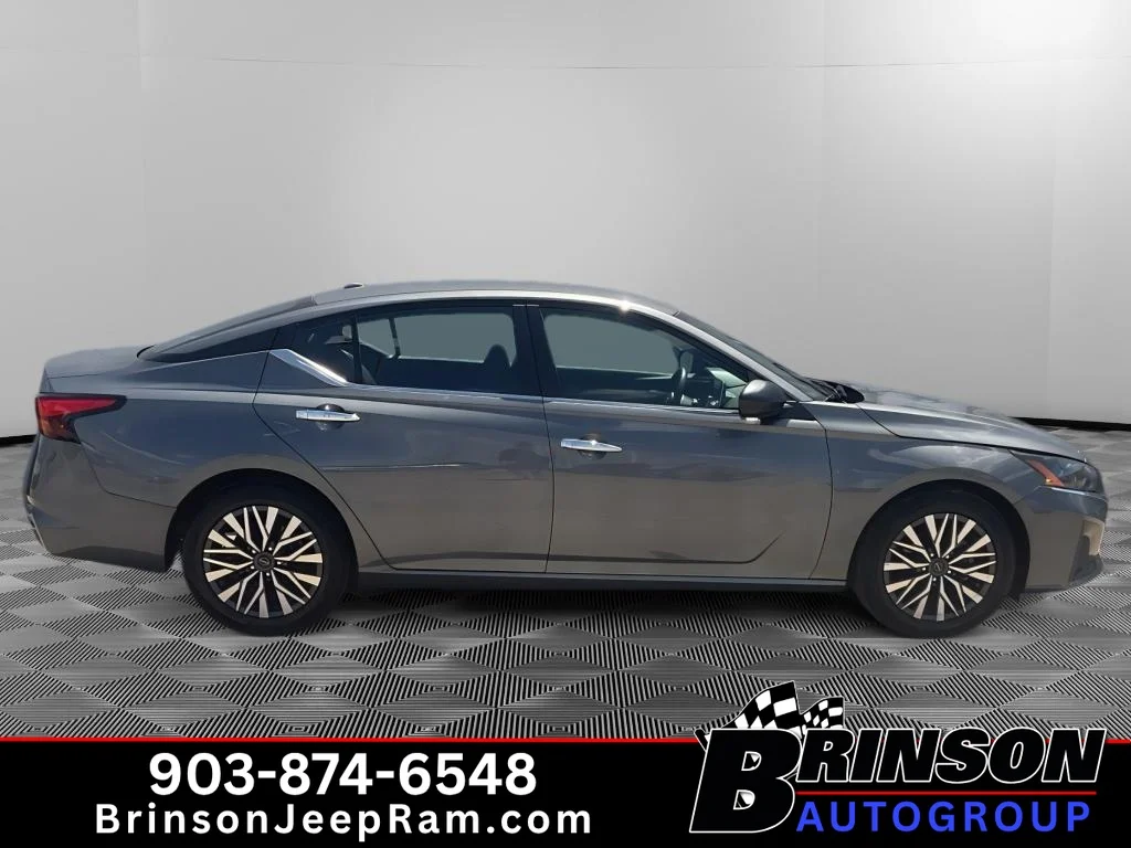 Used 2025 Gun Metallic Nissan SV image 8
