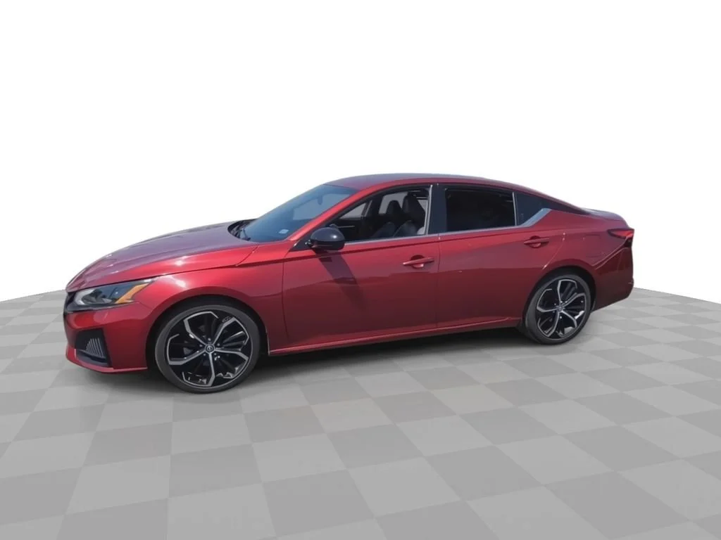 Used 2023 Red Nissan SR FWD image 4