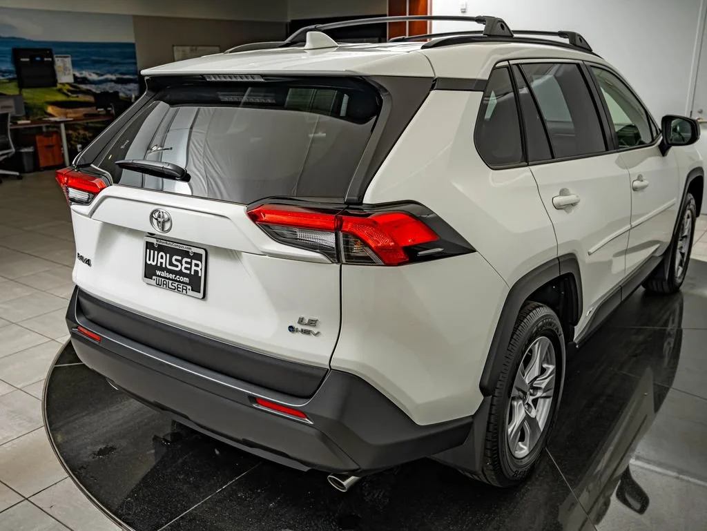 Used 2025 Ice Toyota LE image 16