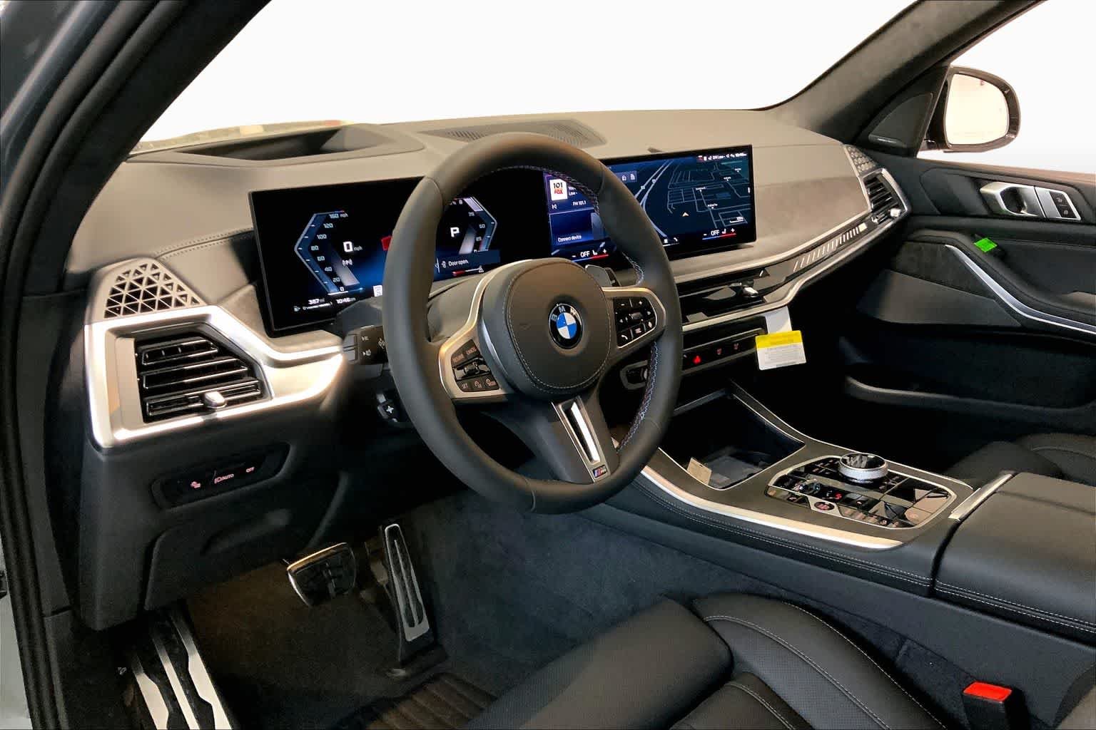 New 2026 Skyscraper Grey Metallic BMW M60i image 9