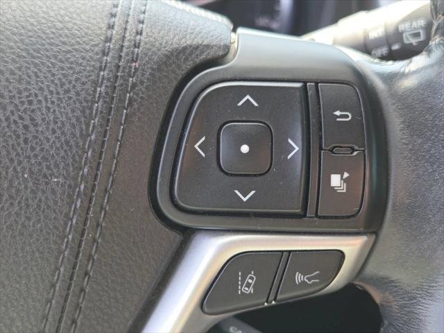 Certified Used 2018 BLIZZARD PEARL Toyota  image 15