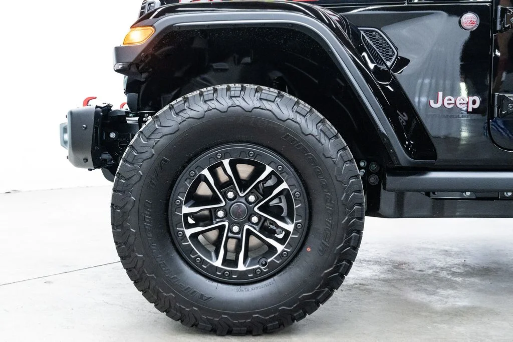 New 2026 Black Clear-Coat Exterior Paint Jeep Rubicon X image 7