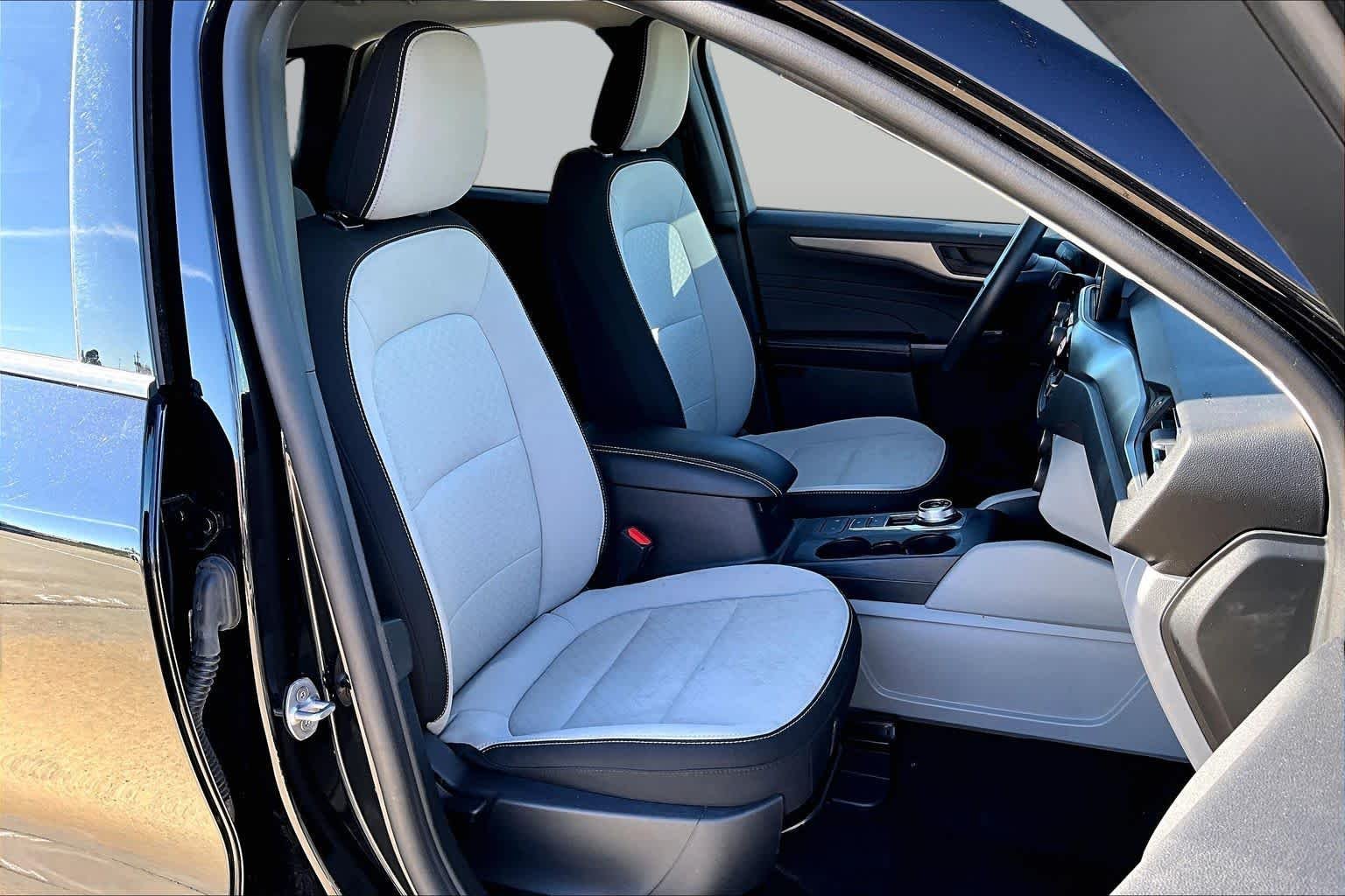 Used 2025 Agate Black Ford Active image 17