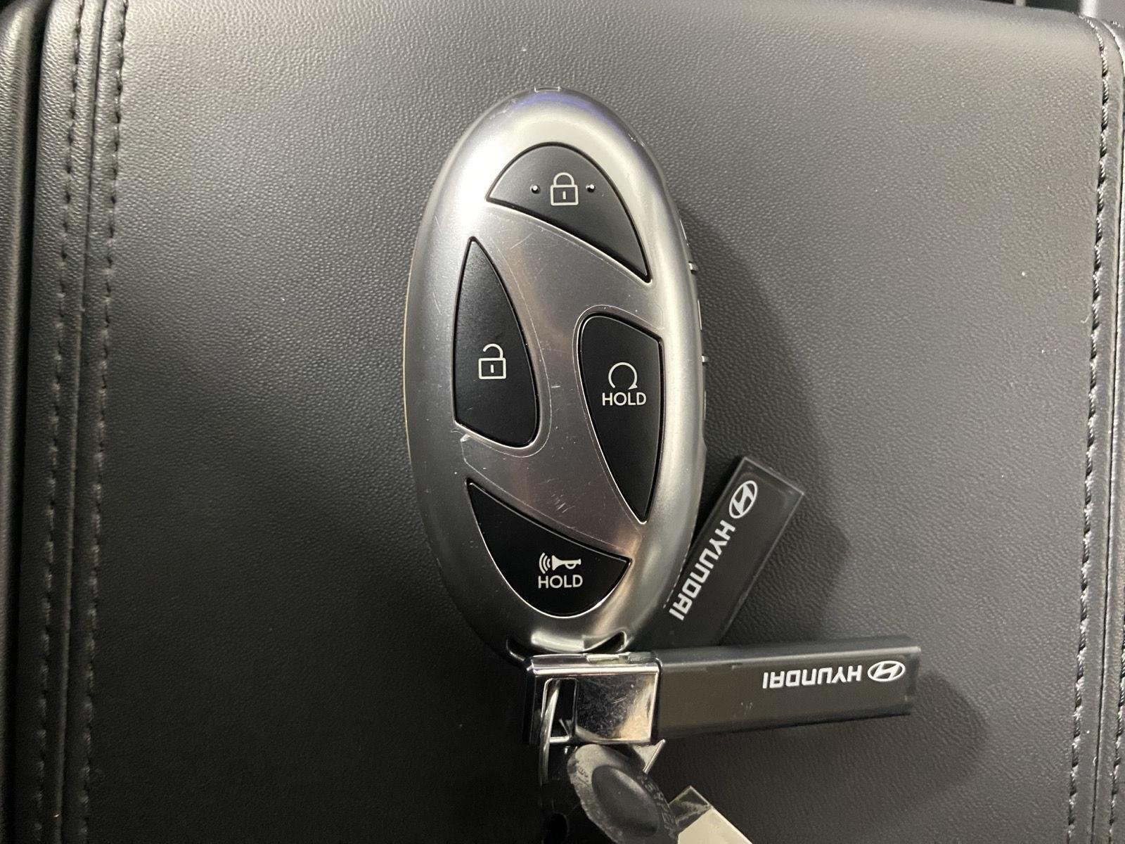 Used 2025 Hampton Gray Hyundai Calligraphy image 19