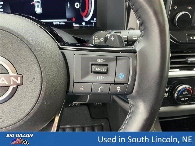 Used 2024 Pearl White Tricoat Nissan Platinum image 10