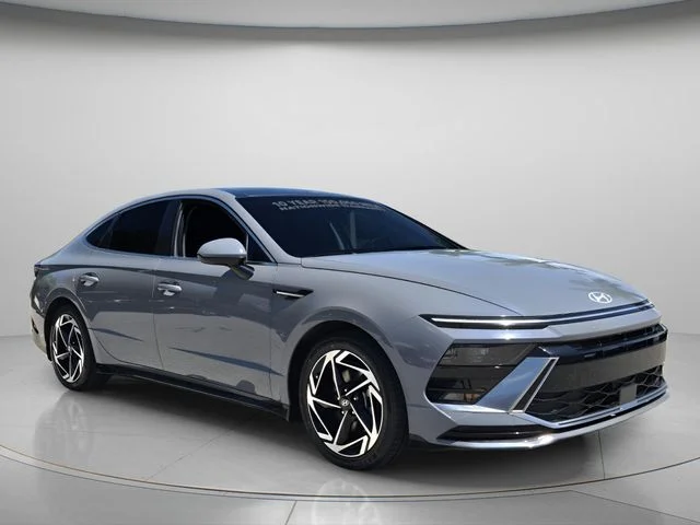 Used 2024 Blue Hyundai SEL image 9